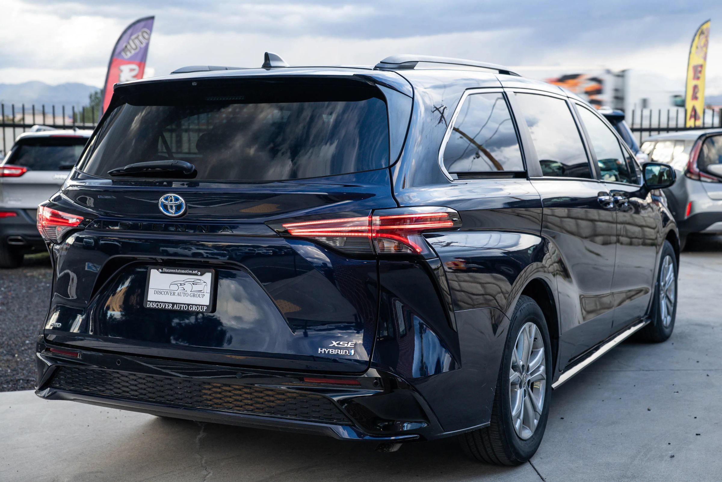 Used 2021 Toyota Sienna XSE AWD/4WD image 10