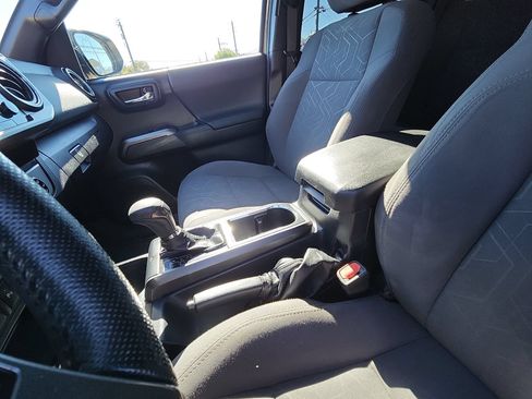 Used 2018 Toyota Tacoma TRD Sport w/ Technology Package AWD/4WD image 21
