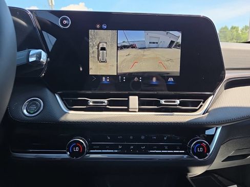New 2026 Chevrolet Equinox LT w/ Convenience Package II FWD image 17