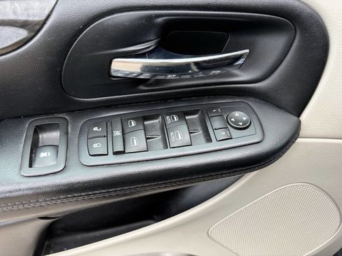 Used 2016 Dodge Grand Caravan SXT w/ Rear Park Assist Package image 72