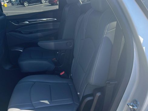 Used 2019 Buick Enclave Essence AWD/4WD image 23