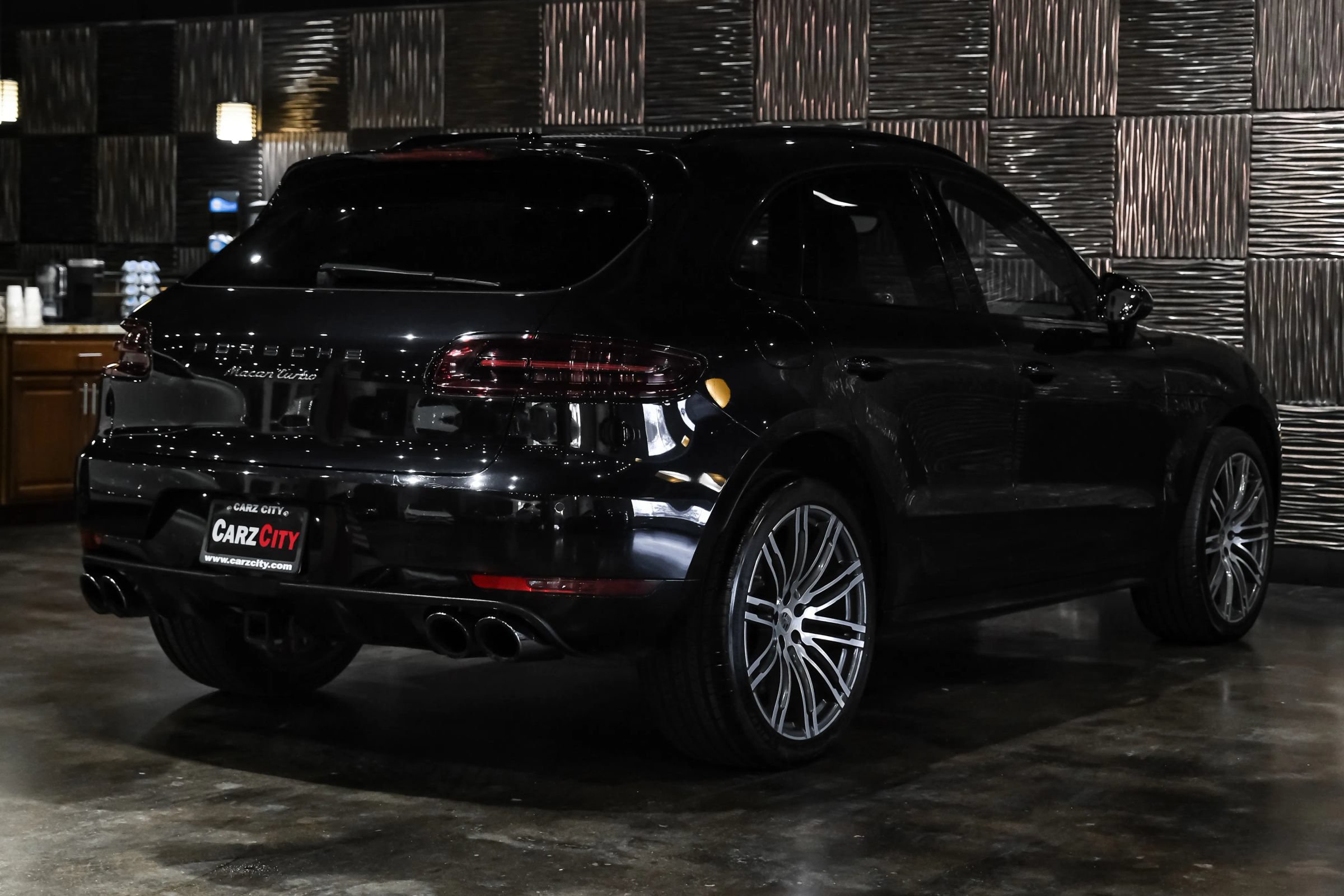 Used 2015 Porsche Macan Turbo AWD/4WD image 10
