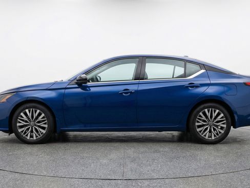 Used 2025 Nissan Altima 2.5 SV image 5