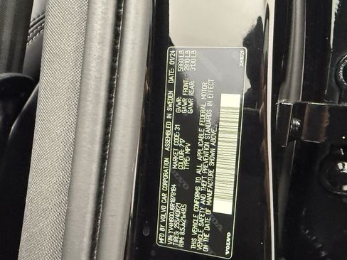 Certified 2024 Volvo XC60 T8 Ultimate w/ Protection Package Premier AWD/4WD image 26