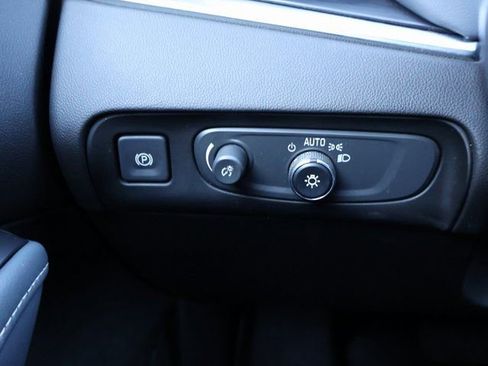 Used 2021 Buick Enclave Essence image 41