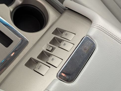 Used 2006 Lincoln Navigator Luxury AWD/4WD image 24