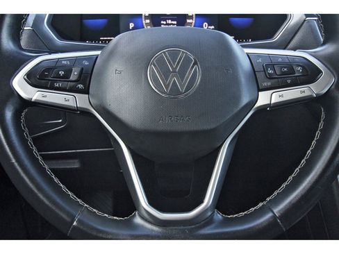 Used 2022 Volkswagen Tiguan SE image 17