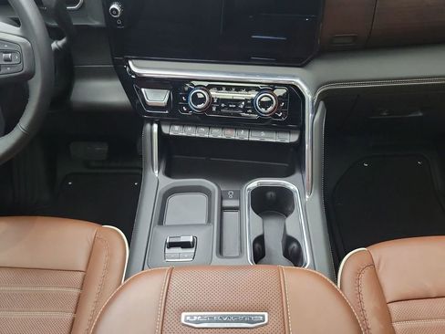 Used 2024 GMC Sierra 3500 Denali Ultimate image 21