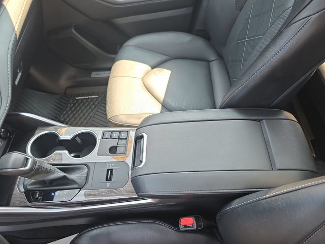 Used 2025 Toyota Highlander Platinum AWD/4WD image 21
