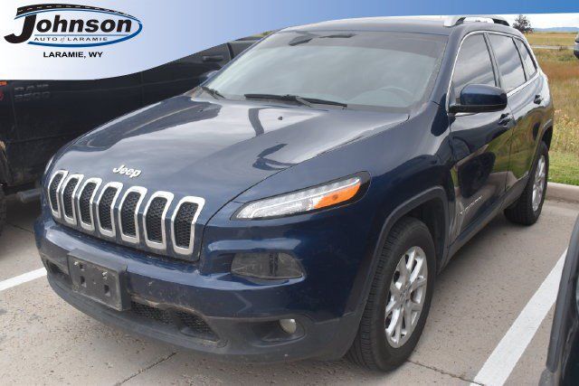 Used 2018 Jeep Cherokee Latitude Plus w/ Cold Weather Group AWD/4WD image 1