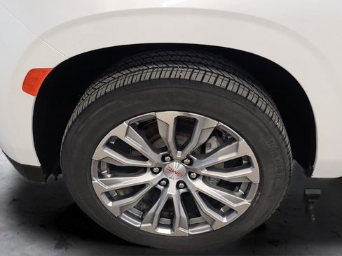 Used 2023 GMC Yukon XL Denali image 14