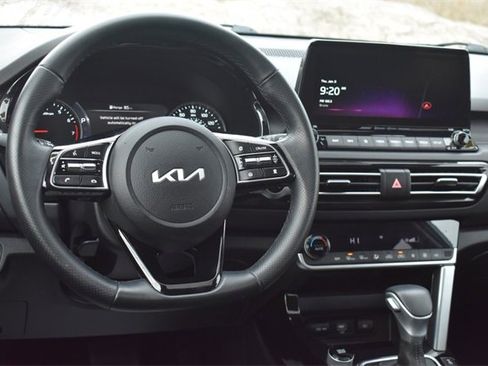 Certified 2023 Kia Seltos SX w/ SX Sunroof Package image 21