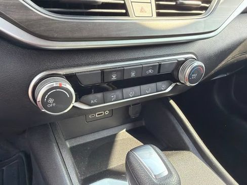 Used 2025 Nissan Altima 2.5 SV FWD image 14