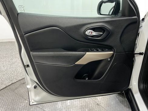 Used 2018 Jeep Cherokee Limited w/ Technology Group image 16