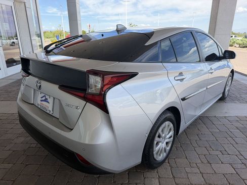 Used 2022 Toyota Prius LE FWD image 5