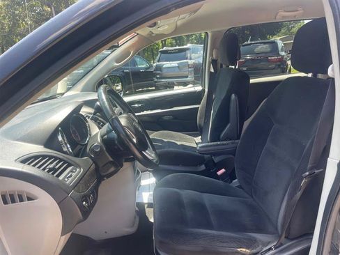 Used 2017 Dodge Grand Caravan w/ UConnect Hands-Free Group FWD image 10