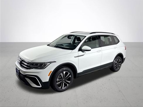Certified 2023 Volkswagen Tiguan S image 2