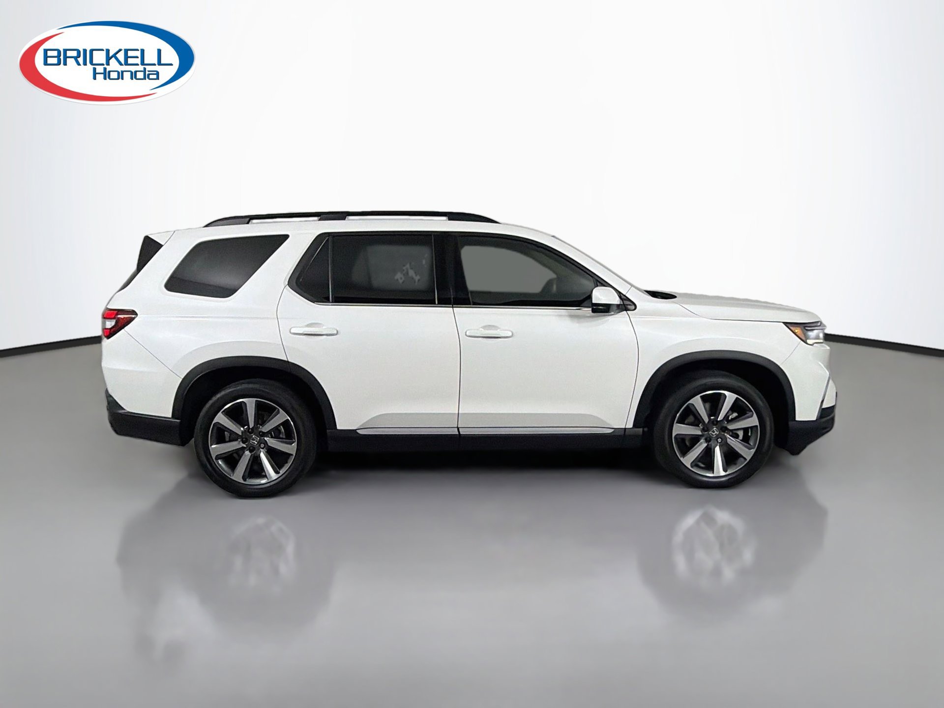 Used 2024 Honda Pilot Touring image 2