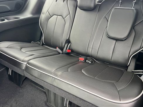 New 2026 Chrysler Pacifica Limited w/ Uconnect Theater Family Group AWD/4WD image 11
