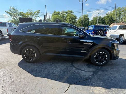 Used 2025 Kia Sorento S w/ Panoramic Sunroof Package FWD image 4