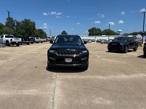 Used 2023 Jeep Grand Cherokee Limited image 8