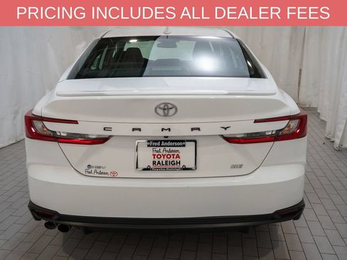 Used 2025 Toyota Camry SE FWD image 4