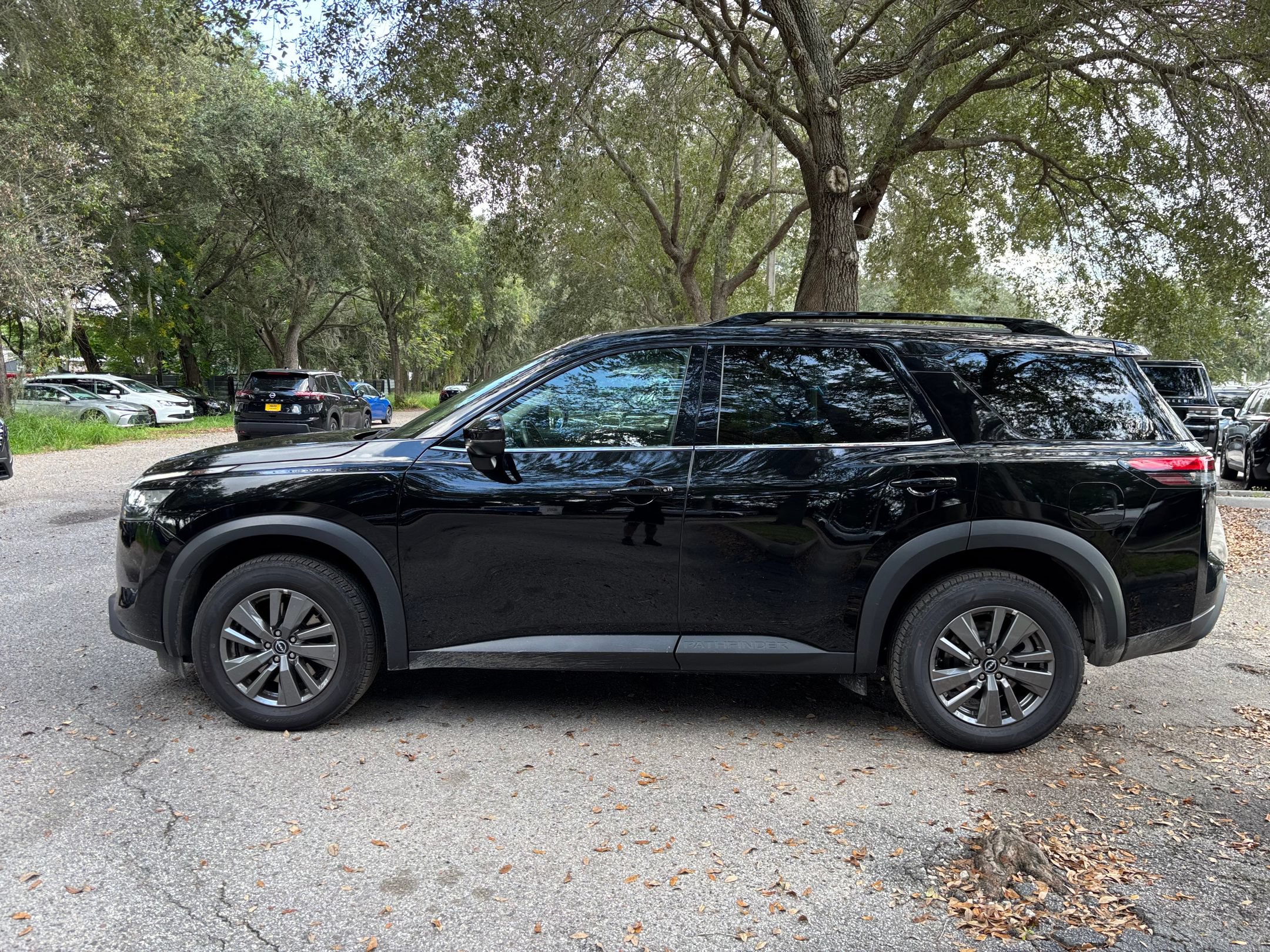 Used 2025 Nissan Pathfinder SV FWD image 18