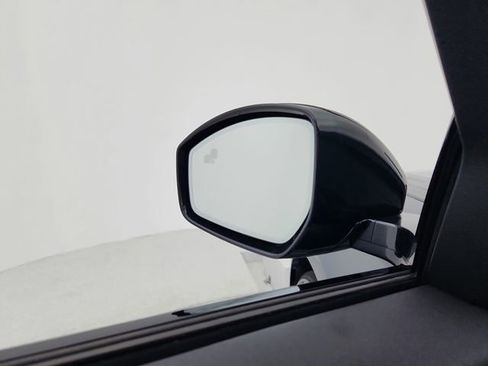 Certified 2025 Land Rover Range Rover Velar Dynamic SE image 27