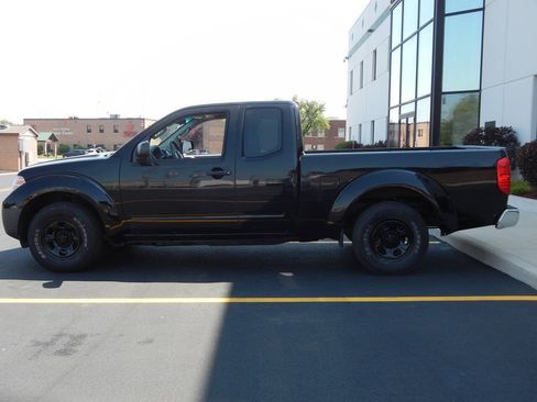 Used 2013 Nissan Frontier S RWD image 11