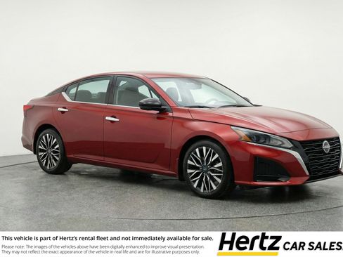 Used 2025 Nissan Altima 2.5 SV image 1