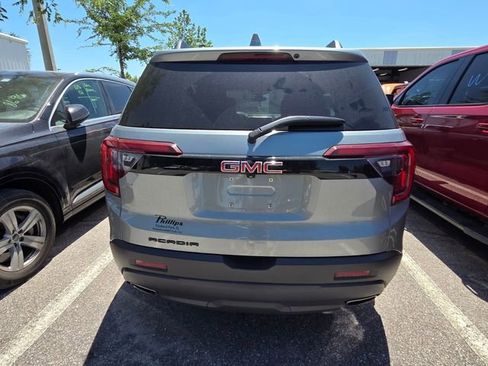 Used 2023 GMC Acadia SLT w/ Elevation Edition image 6