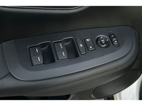 Certified 2023 Honda HR-V LX image 12