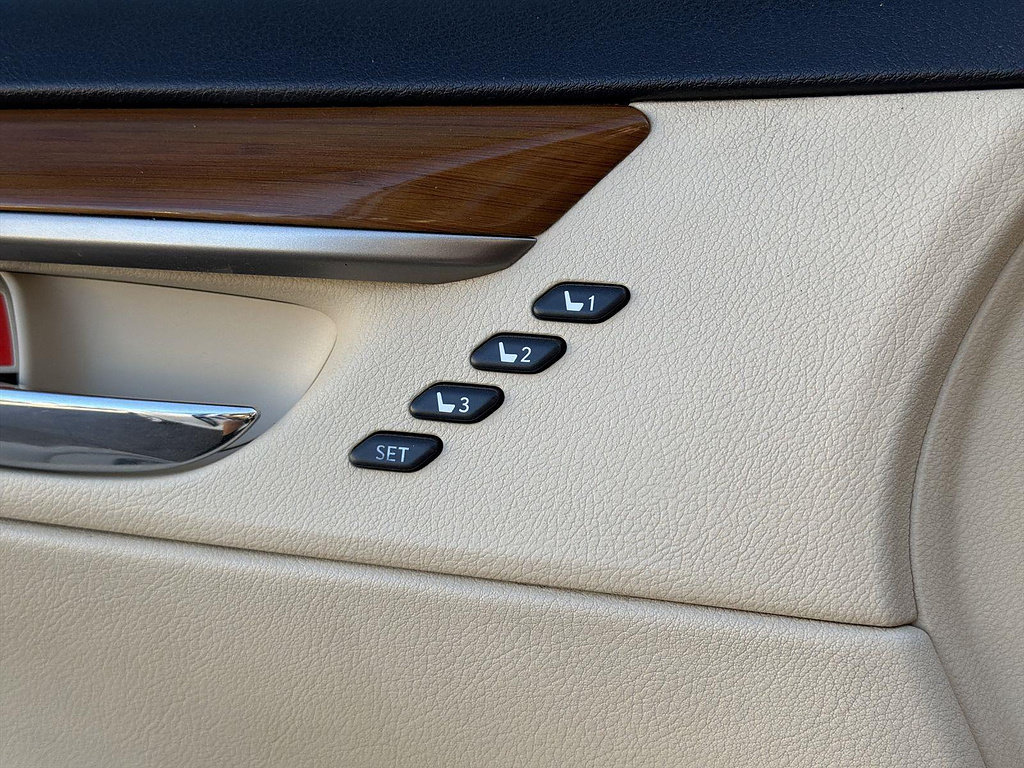 Used 2013 Lexus ES 300h w/ Premium Pkg FWD image 39