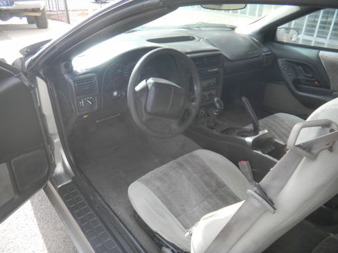 Used 2002 Chevrolet Camaro 2dr Sport w/ Preferred Equipment Group 1 image 14