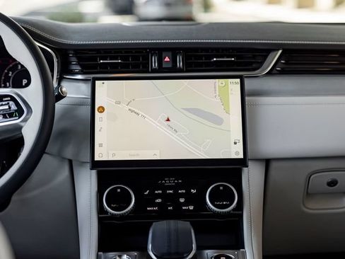 Used 2025 Jaguar F-PACE R-Dynamic S AWD/4WD image 19
