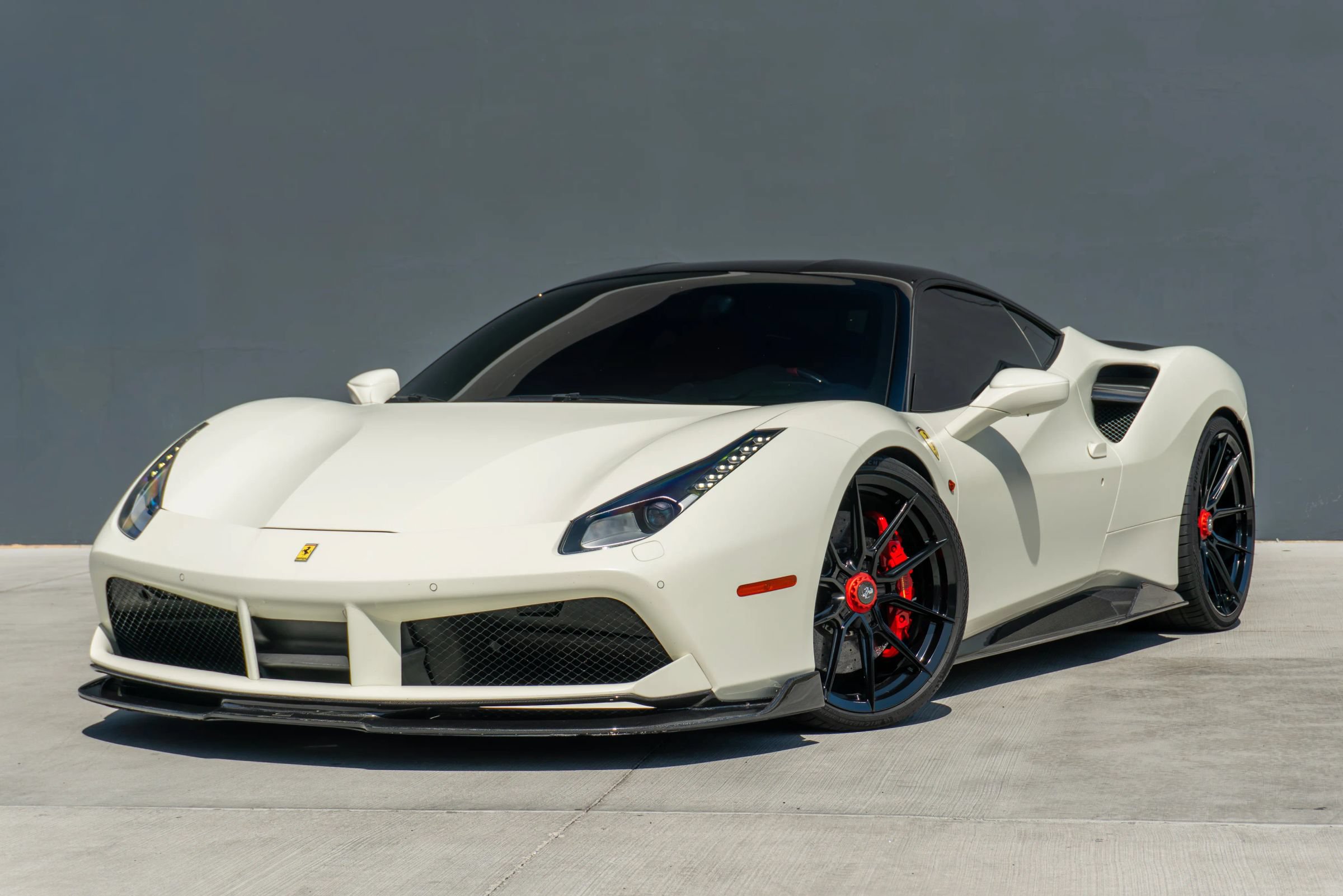Used 2018 Ferrari 488 GTB RWD image 3