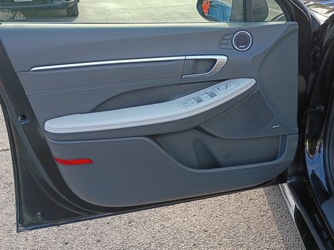 Used 2022 Hyundai Sonata Limited w/ Preferred Accessory Package image 17