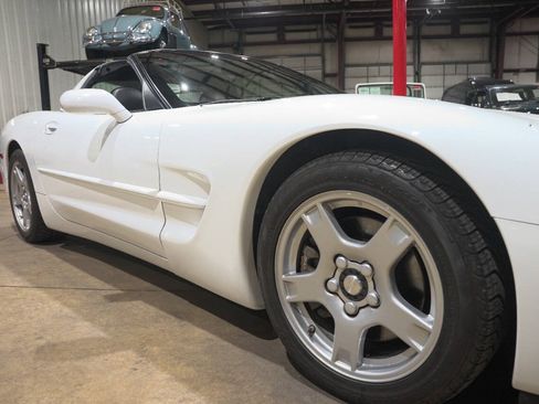 Used 1998 Chevrolet Corvette Coupe RWD image 31