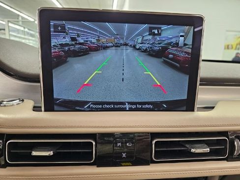 Used 2023 Lincoln Aviator AWD w/ Premium Package image 17