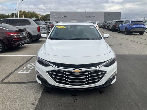 Used 2024 Chevrolet Malibu LT image 2