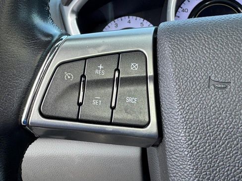 Used 2010 Cadillac SRX Luxury image 18