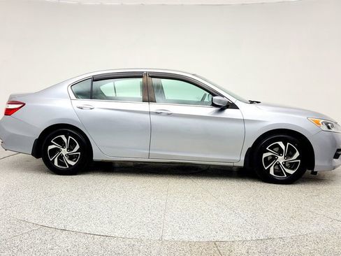Used 2017 Honda Accord LX image 4