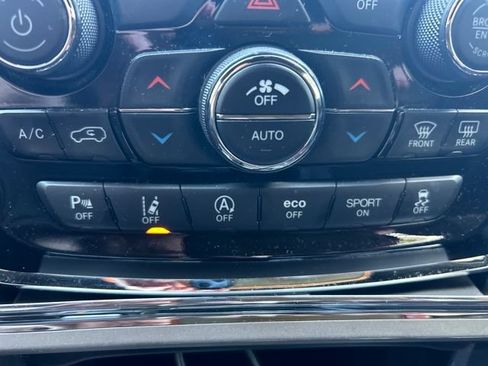 Used 2021 Jeep Grand Cherokee Laredo X AWD/4WD image 24