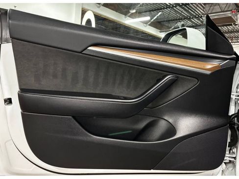 Used 2023 Tesla Model 3 Standard Range image 17