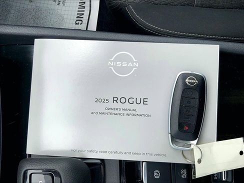 Used 2025 Nissan Rogue SV FWD image 12