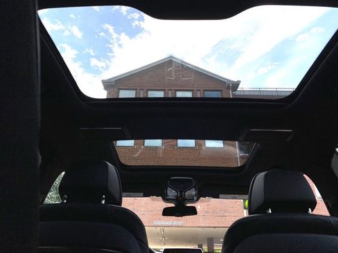 Used 2018 BMW 750i xDrive image 37