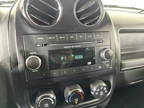 Used 2014 Jeep Patriot Latitude AWD/4WD image 15