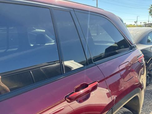 Used 2023 Jeep Grand Cherokee Altitude image 7