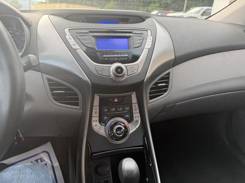 Used 2013 Hyundai Elantra GLS w/ Preferred Pkg FWD image 10