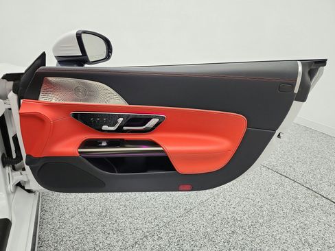 Used 2023 Mercedes-Benz SL 43 AMG w/ Driver Assistance Package image 28